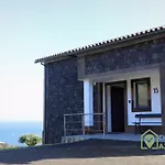 Casa Na Serretinha Com Piscina E Vista Ilhéus Casa vacanze Angra do Heroísmo