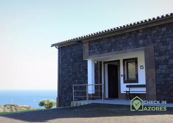 Casa Na Serretinha Com Piscina E Vista Ilheus Σπίτι διακοπών Angra do Heroísmo
